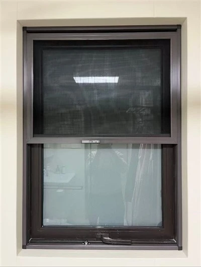 Cửa sổ nhôm có màn hình
